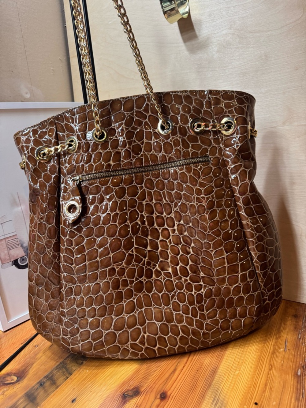 Innue made Italy genuine Leather Brown Tote large with Gold Chain Handles - Picture 3 of 16